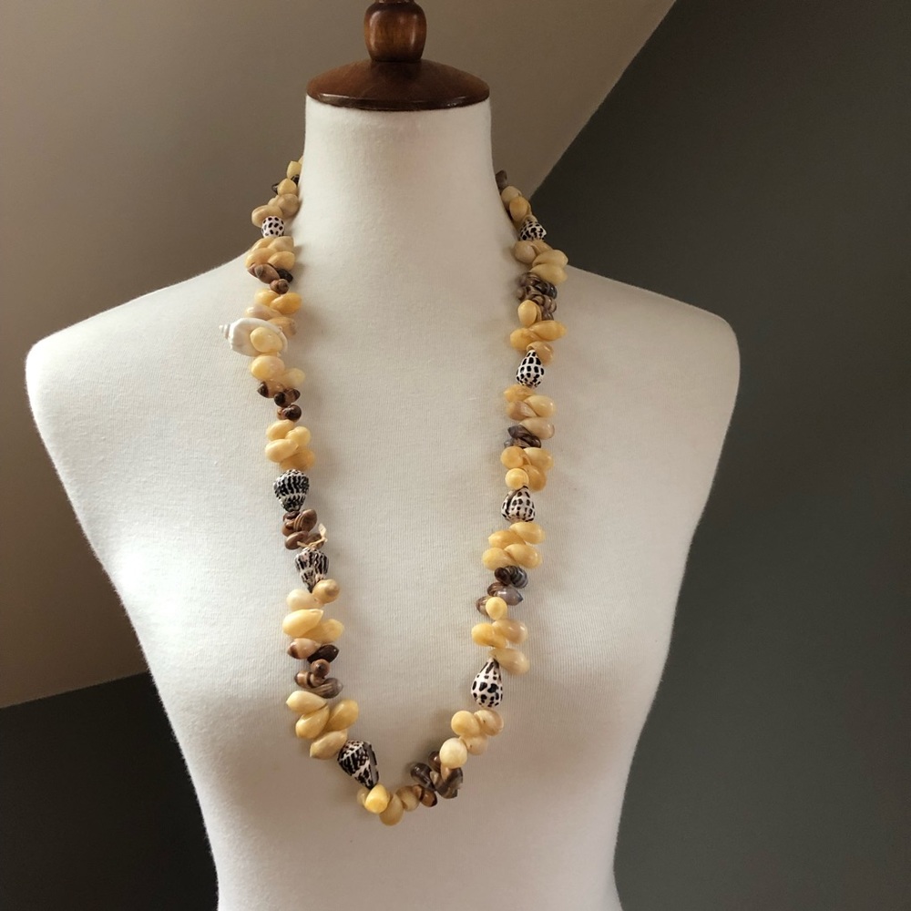 Heritage Antique Rarotonga Shell Lei - Picture 10 of 13